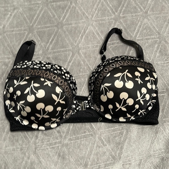 Victoria's Secret Other - Victoria’s Secret very sexy push up bra
